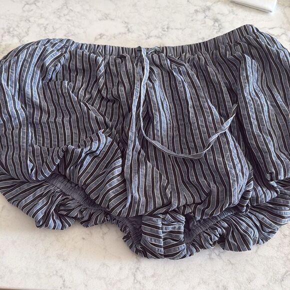 Lovers + Friends Taylen Short in Navy Blue Stripe - Picture 4 of 5